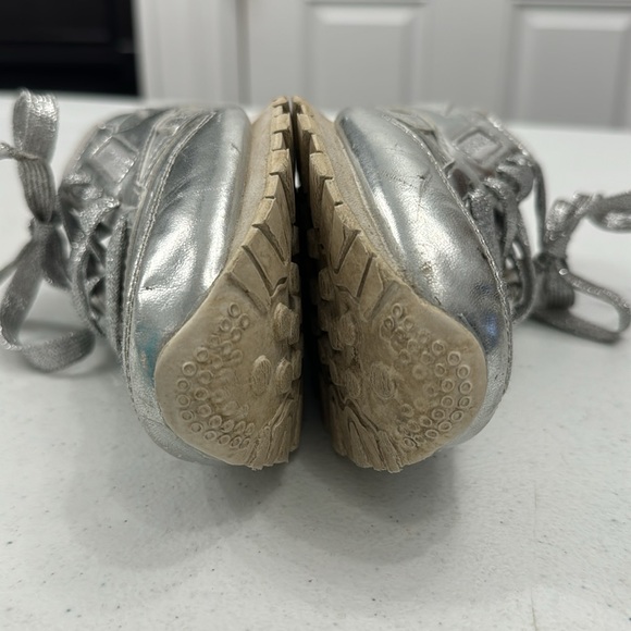 Reebok Kids Classic Metallic Sneakers - Picture 10 of 12